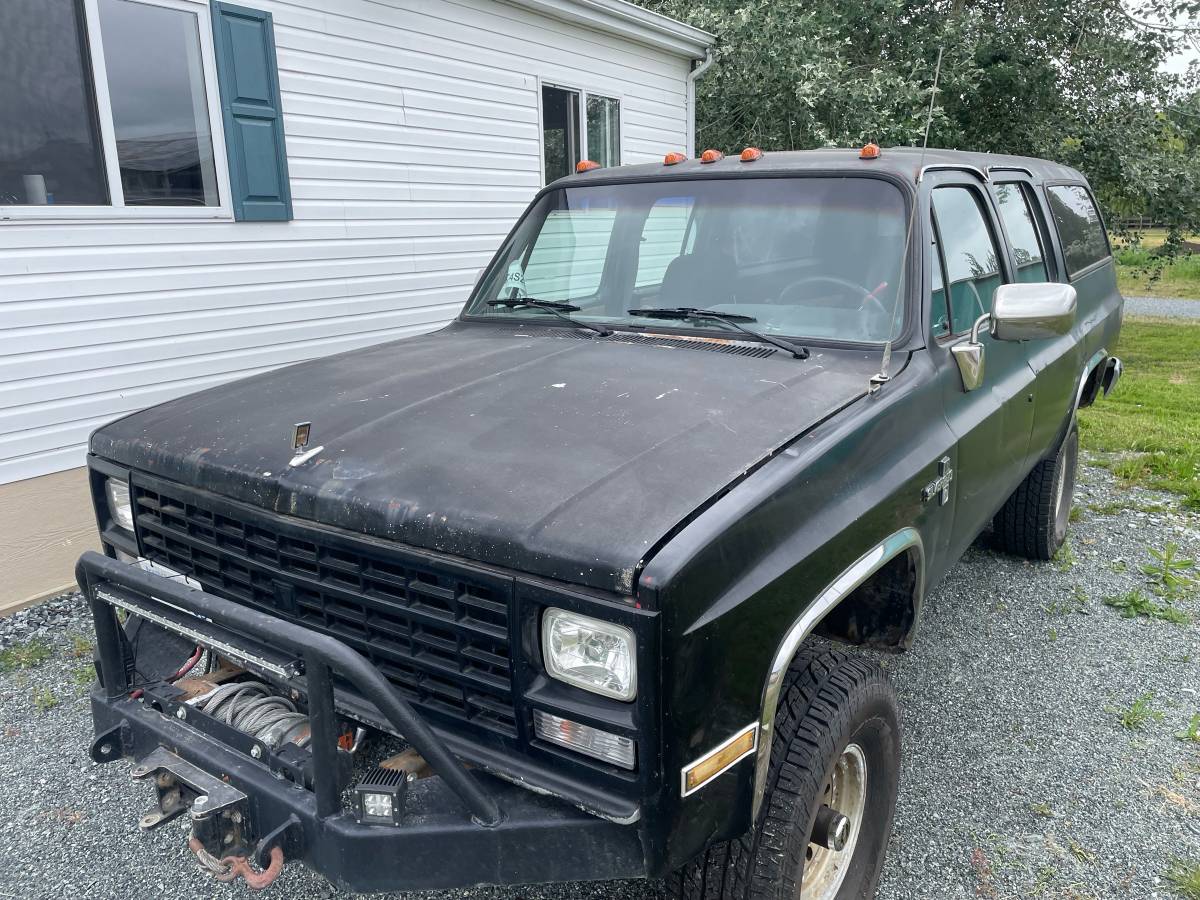 Chevrolet-suburban-1500-1988-black-1