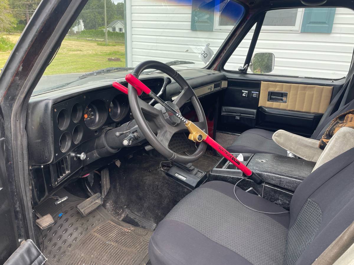 Chevrolet-suburban-1500-1988-black-10