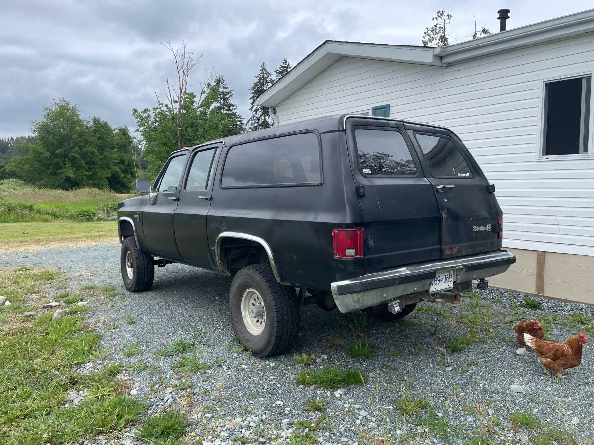 Chevrolet-suburban-1500-1988-black-3
