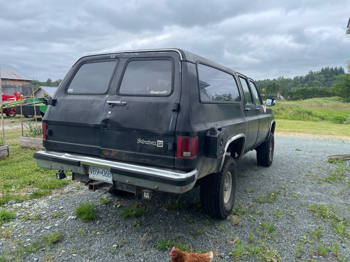 Chevrolet-suburban-1500-1988-black-4