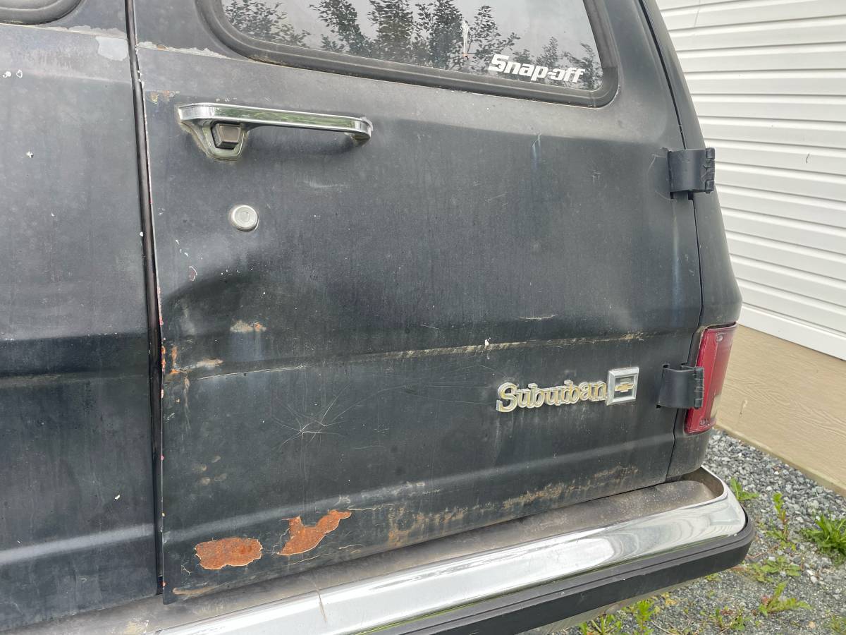 Chevrolet-suburban-1500-1988-black-5