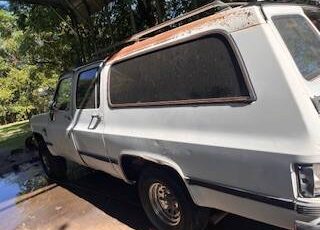 Chevrolet-suburban-1984-white-1