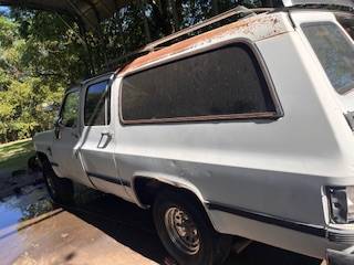 Chevrolet-suburban-1984-white-1