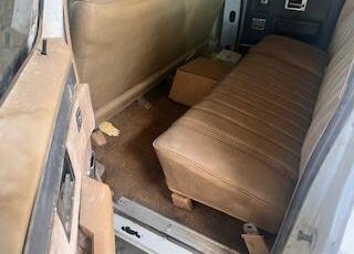 Chevrolet-suburban-1984-white-5