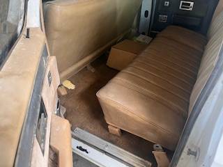 Chevrolet-suburban-1984-white-5