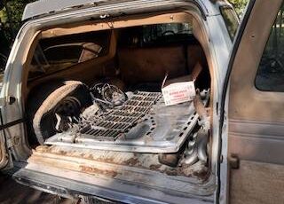 Chevrolet-suburban-1984-white-8