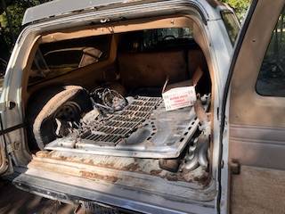 Chevrolet-suburban-1984-white-8