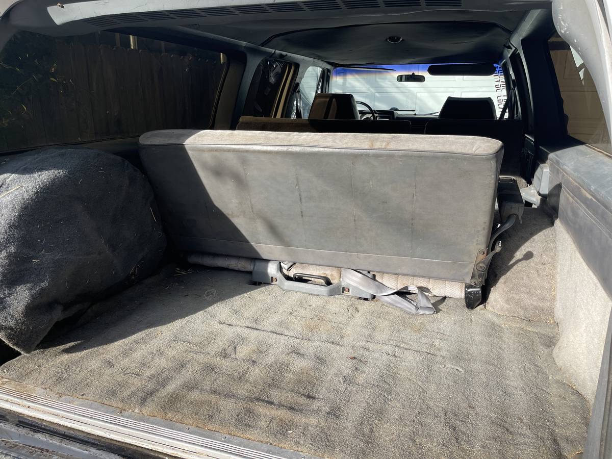 Chevrolet-suburban-2500-1987-10