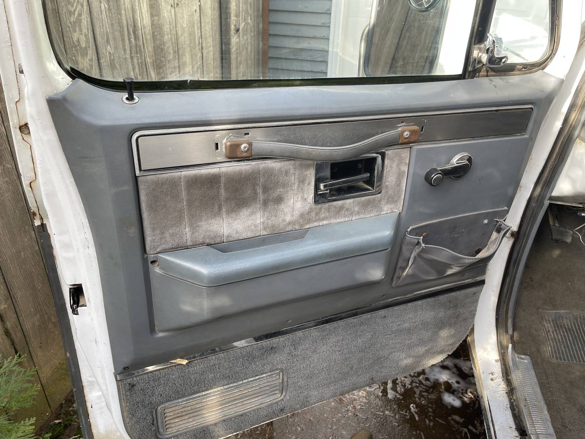 Chevrolet-suburban-2500-1987-13