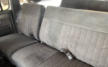 Chevrolet-suburban-2500-1987-14