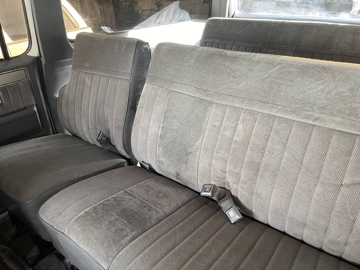 Chevrolet-suburban-2500-1987-14