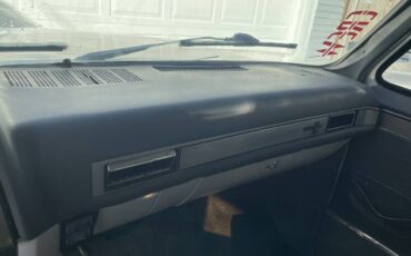 Chevrolet-suburban-2500-1987-16