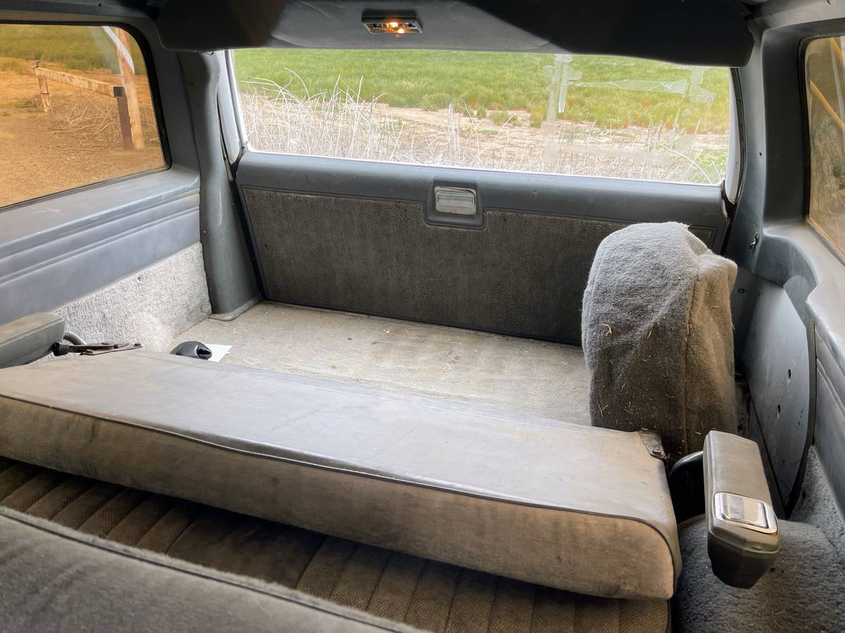 Chevrolet-suburban-2500-1987-6