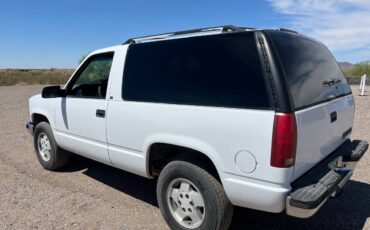 Chevrolet-tahoe-1995-white-1