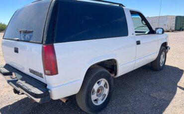 Chevrolet-tahoe-1995-white-2