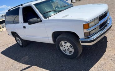 Chevrolet-tahoe-1995-white