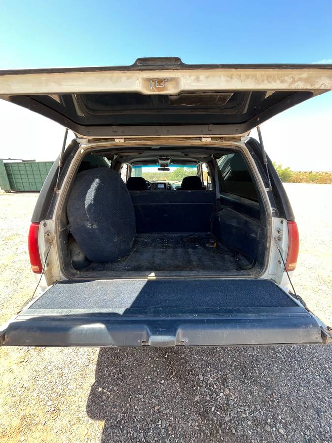 Chevrolet-tahoe-1995-white-6