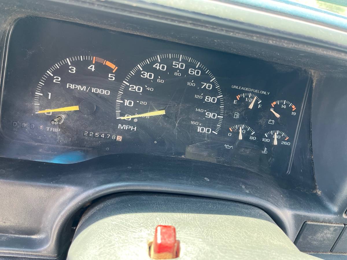 Chevrolet-tahoe-1995-white-7