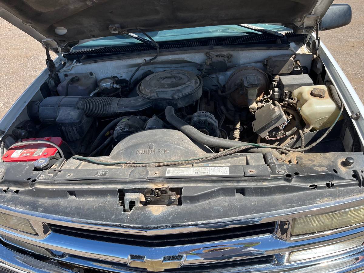 Chevrolet-tahoe-1995-white-8