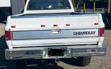 Chevrolet-v3500-1989-white-2