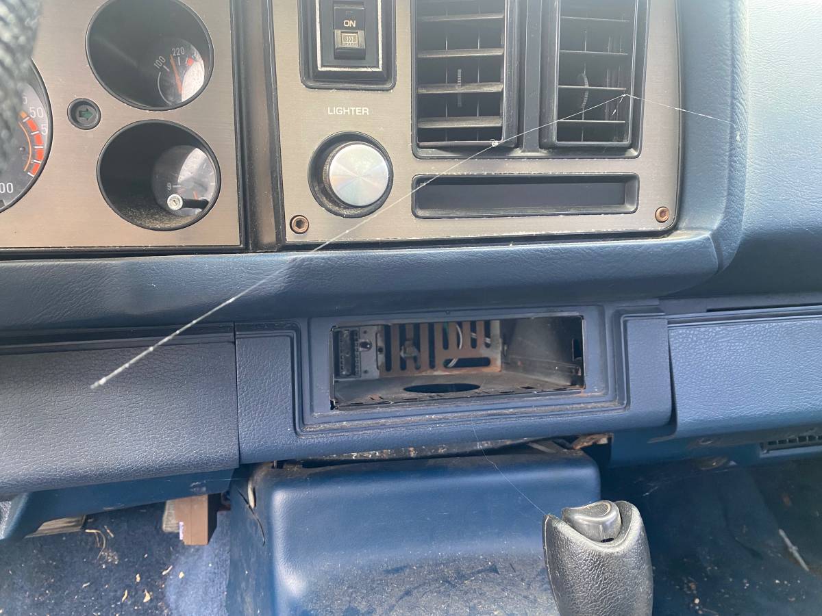 Chevrolet-z28-camaro-1981-blue-12