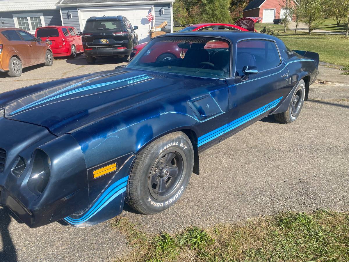 Chevrolet-z28-camaro-1981-blue-15