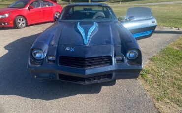 Chevrolet-z28-camaro-1981-blue-16