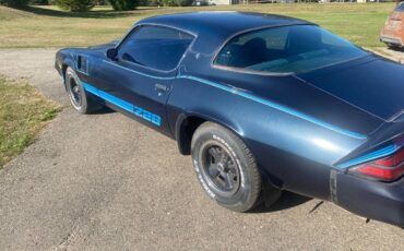 Chevrolet-z28-camaro-1981-blue-18