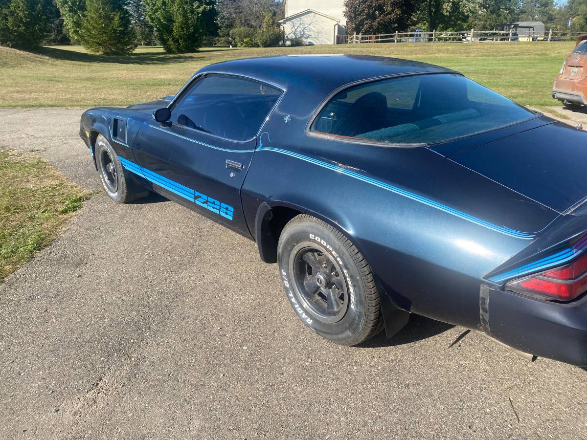 Chevrolet-z28-camaro-1981-blue-18