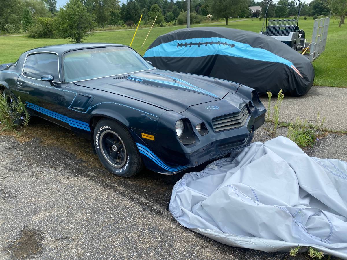 Chevrolet-z28-camaro-1981-blue-20