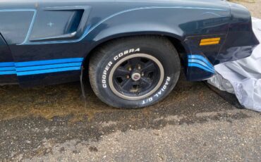 Chevrolet-z28-camaro-1981-blue-22