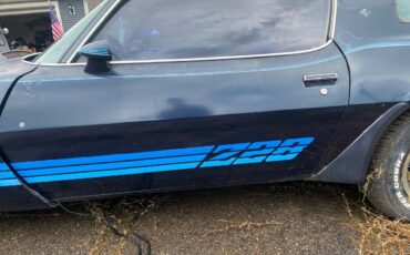 Chevrolet-z28-camaro-1981-blue-5