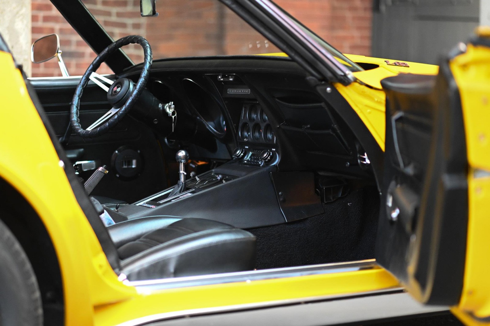 Chevrolete-Corvette-1973-13