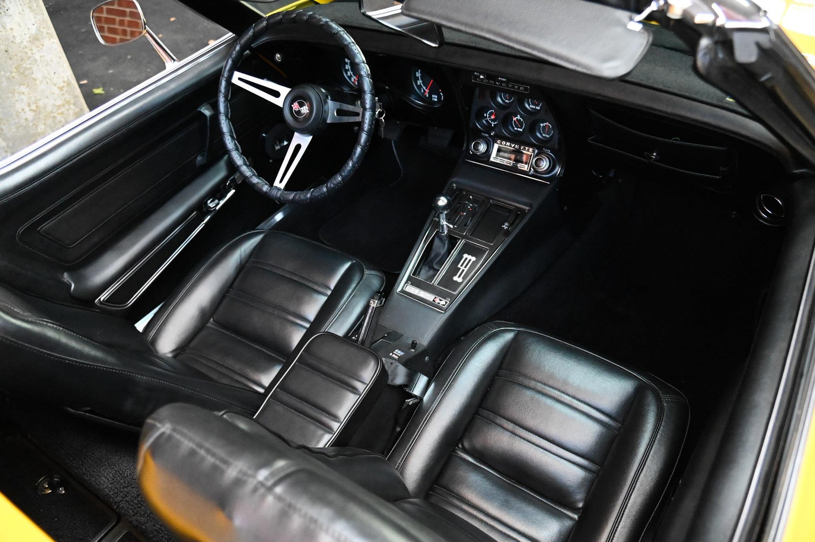 Chevrolete-Corvette-1973-15