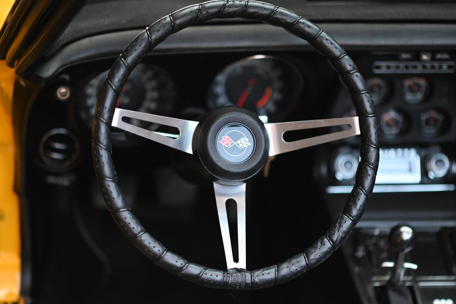 Chevrolete-Corvette-1973-21