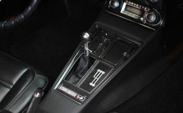 Chevrolete-Corvette-1973-22