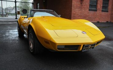 Chevrolete-Corvette-1973-3