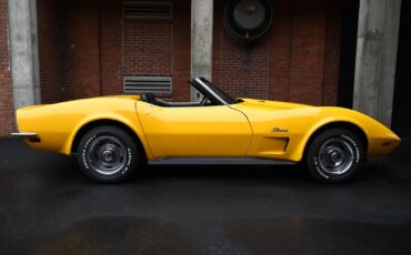 Chevrolete-Corvette-1973-4