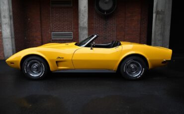 Chevrolete-Corvette-1973-5