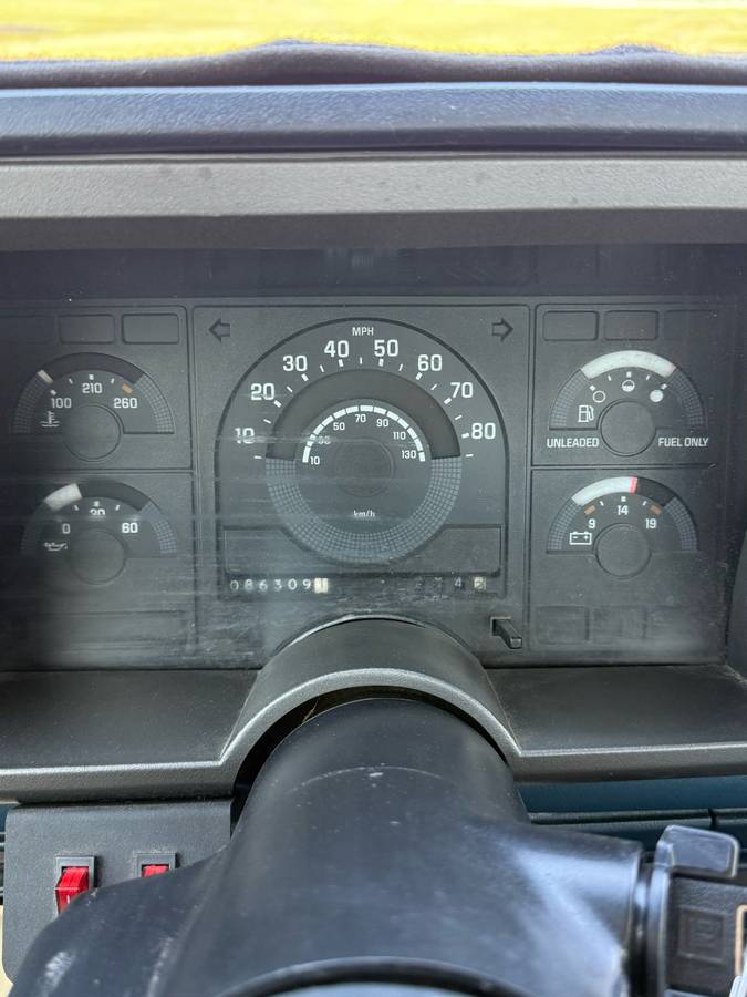 Chevy-1991-silver-1
