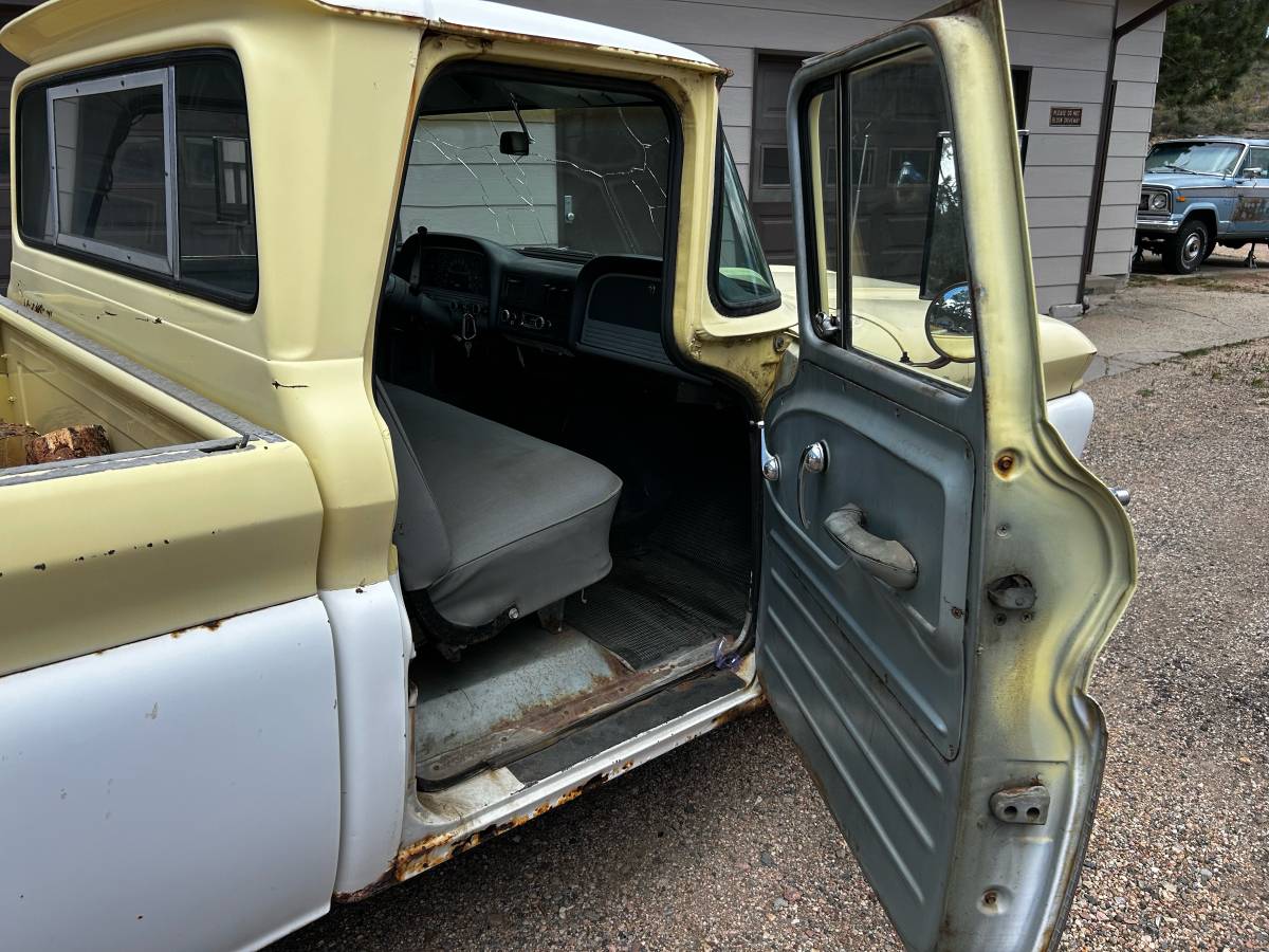 Chevy-apache-1961-yellow-11