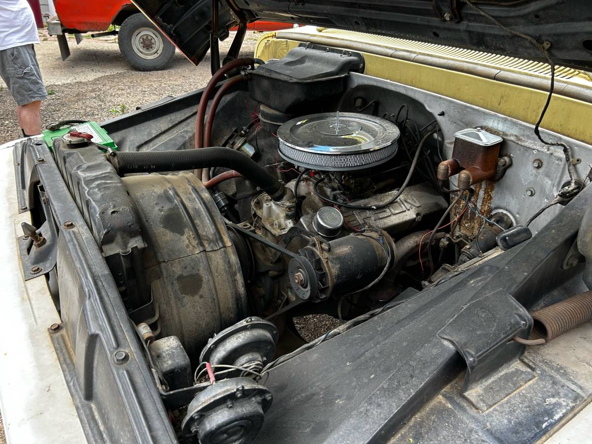 Chevy-apache-1961-yellow-15