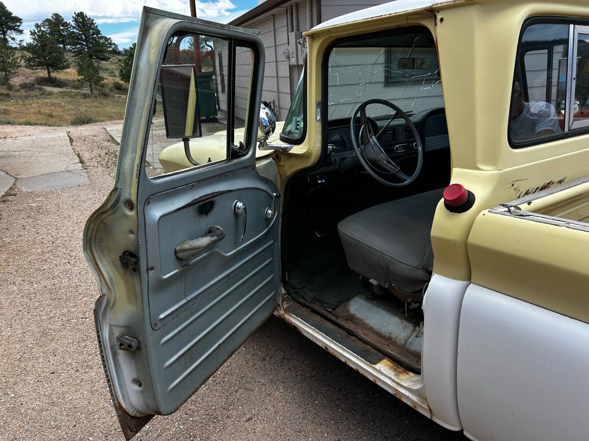 Chevy-apache-1961-yellow-6