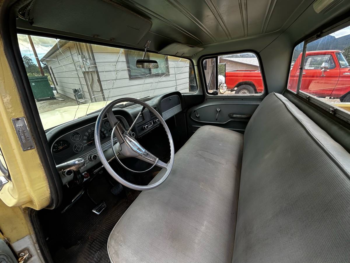 Chevy-apache-1961-yellow-7