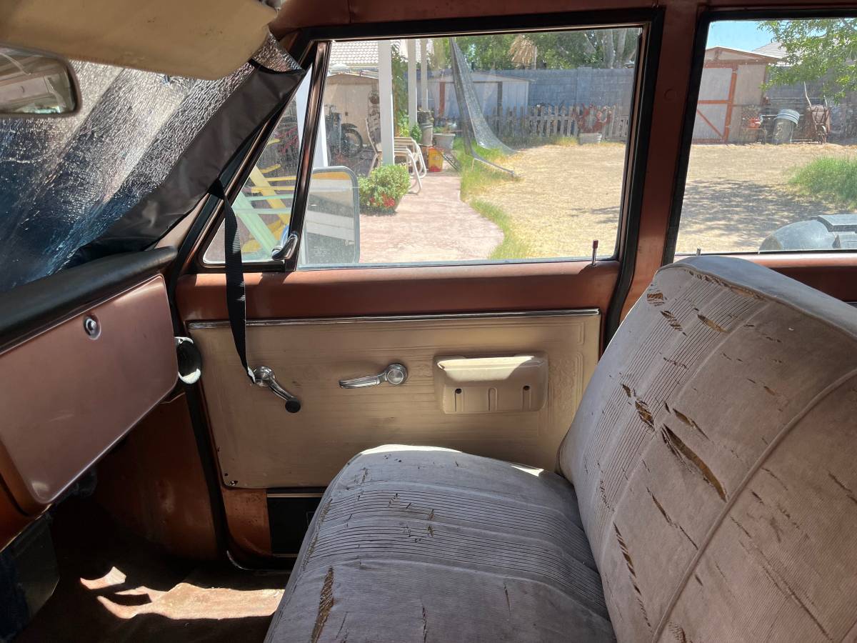 Chevy-c10-suburban-1971-8