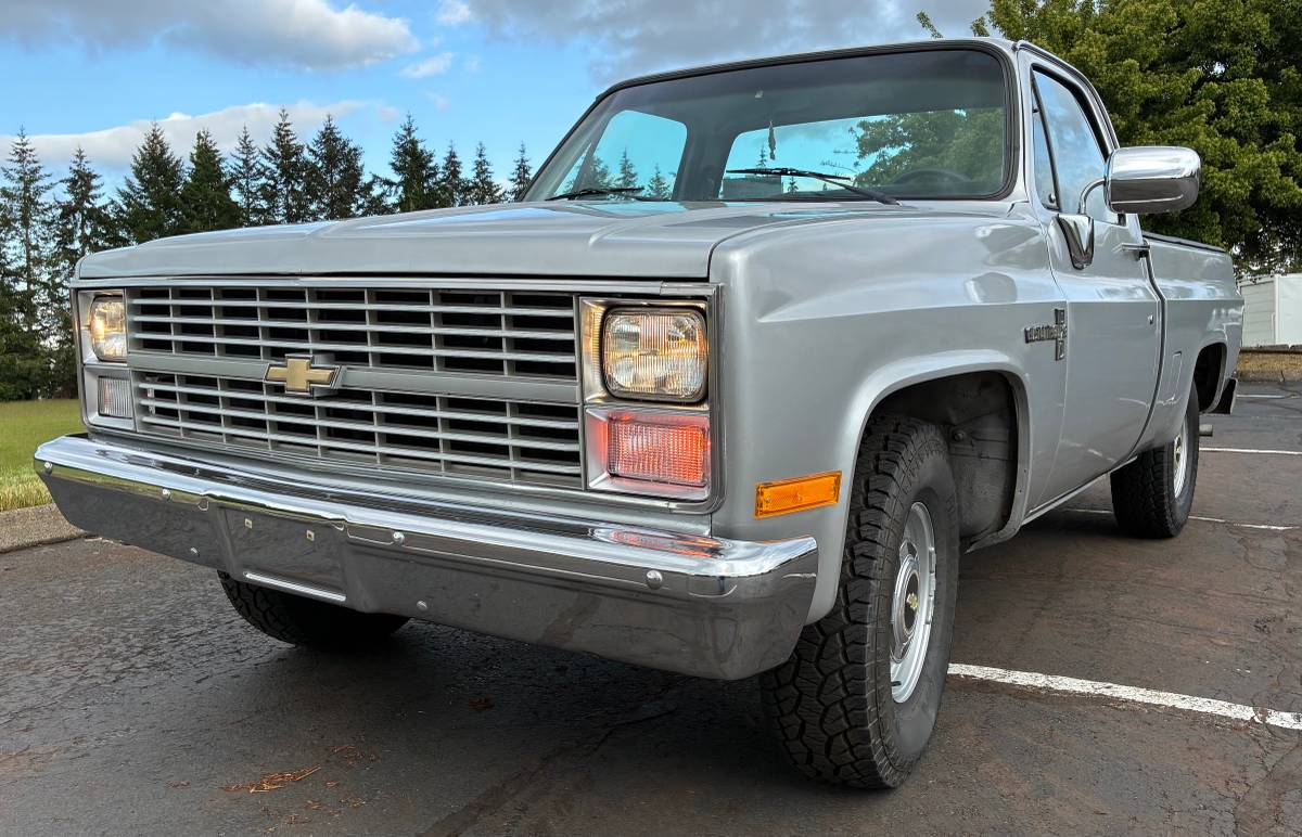 Chevy-c10-truck-1984-silver-13
