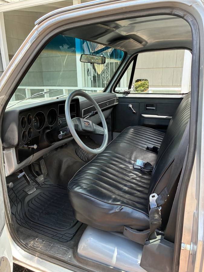 Chevy-c10-truck-1984-silver-14