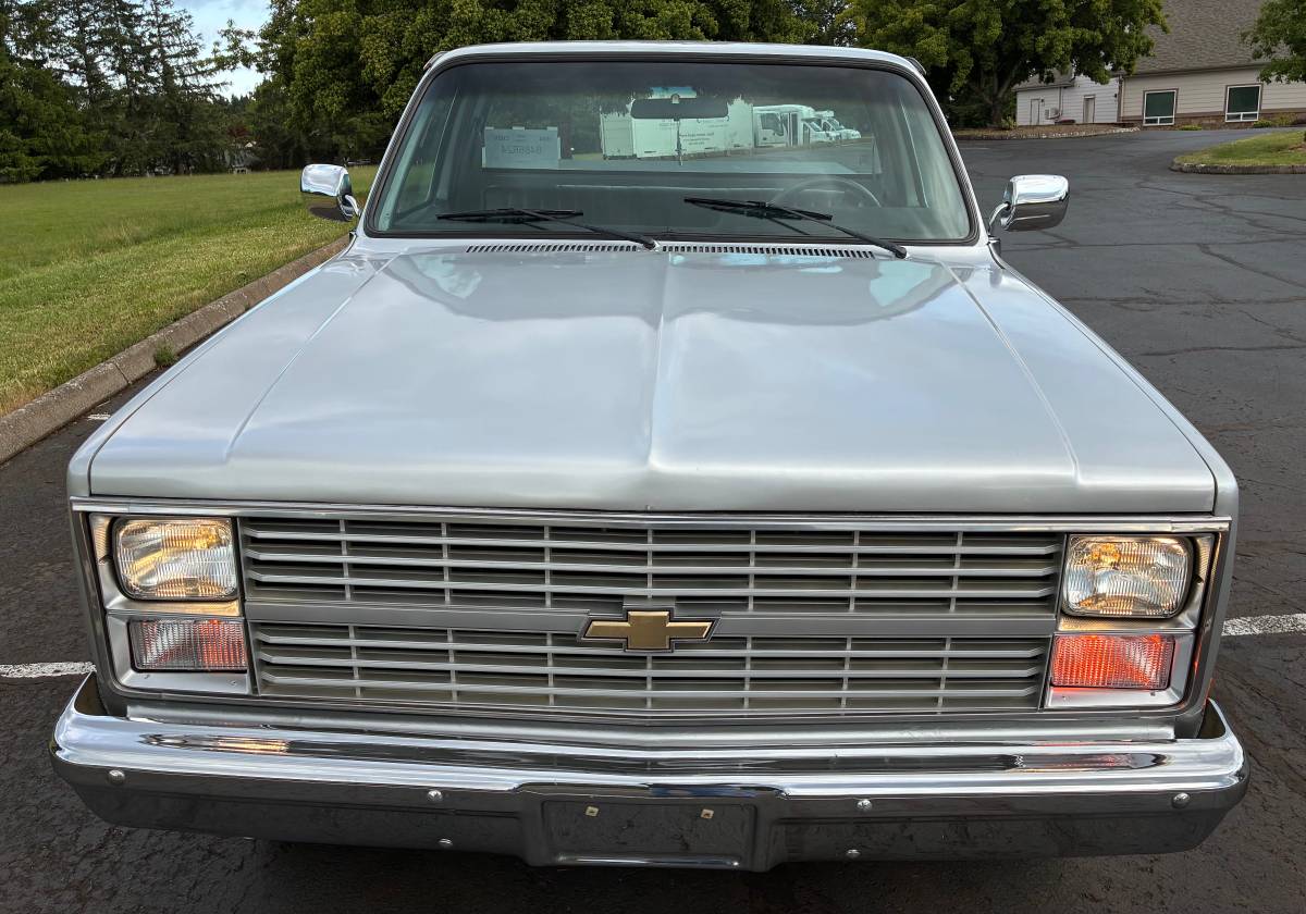 Chevy-c10-truck-1984-silver-2