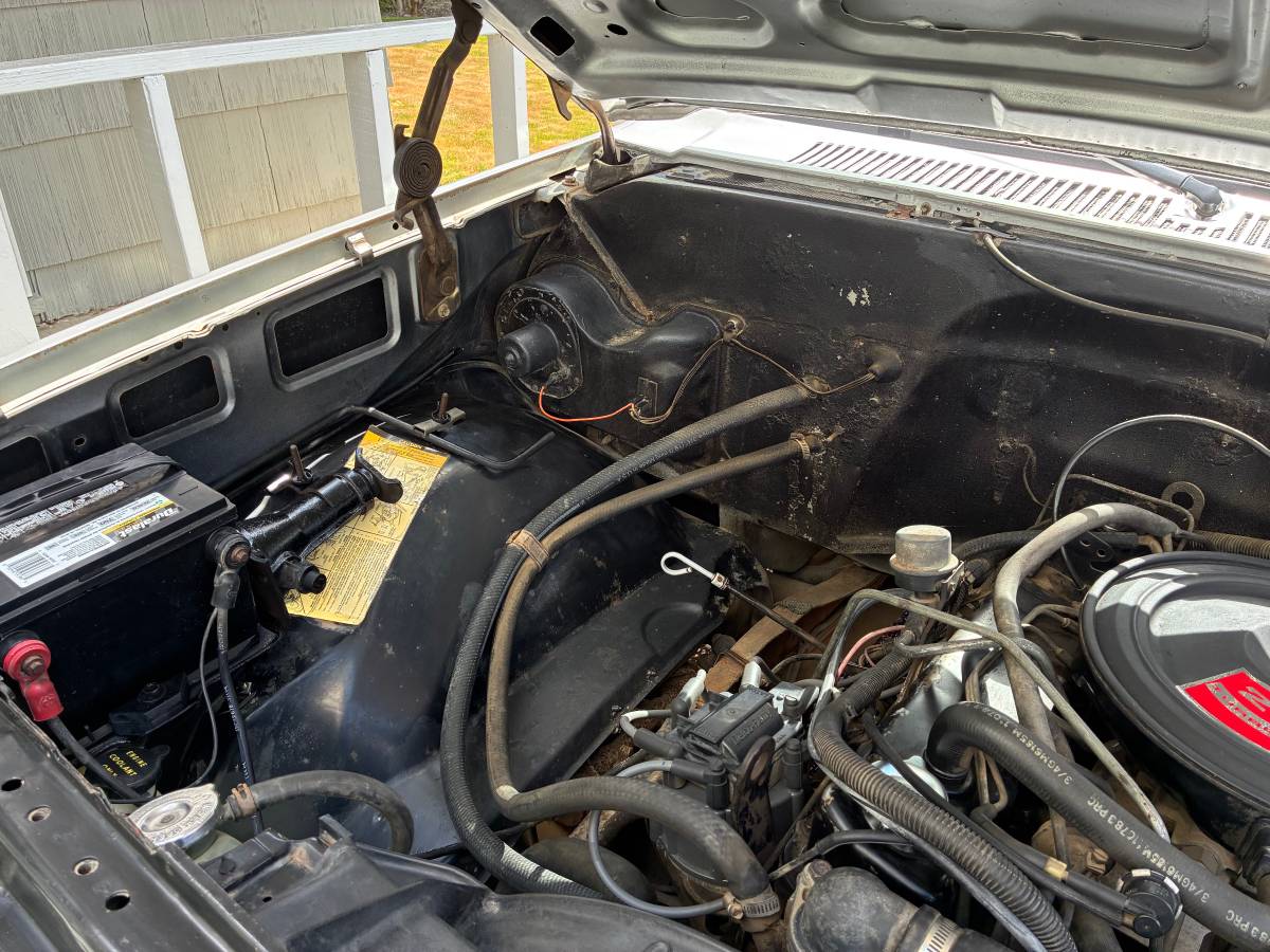 Chevy-c10-truck-1984-silver-23
