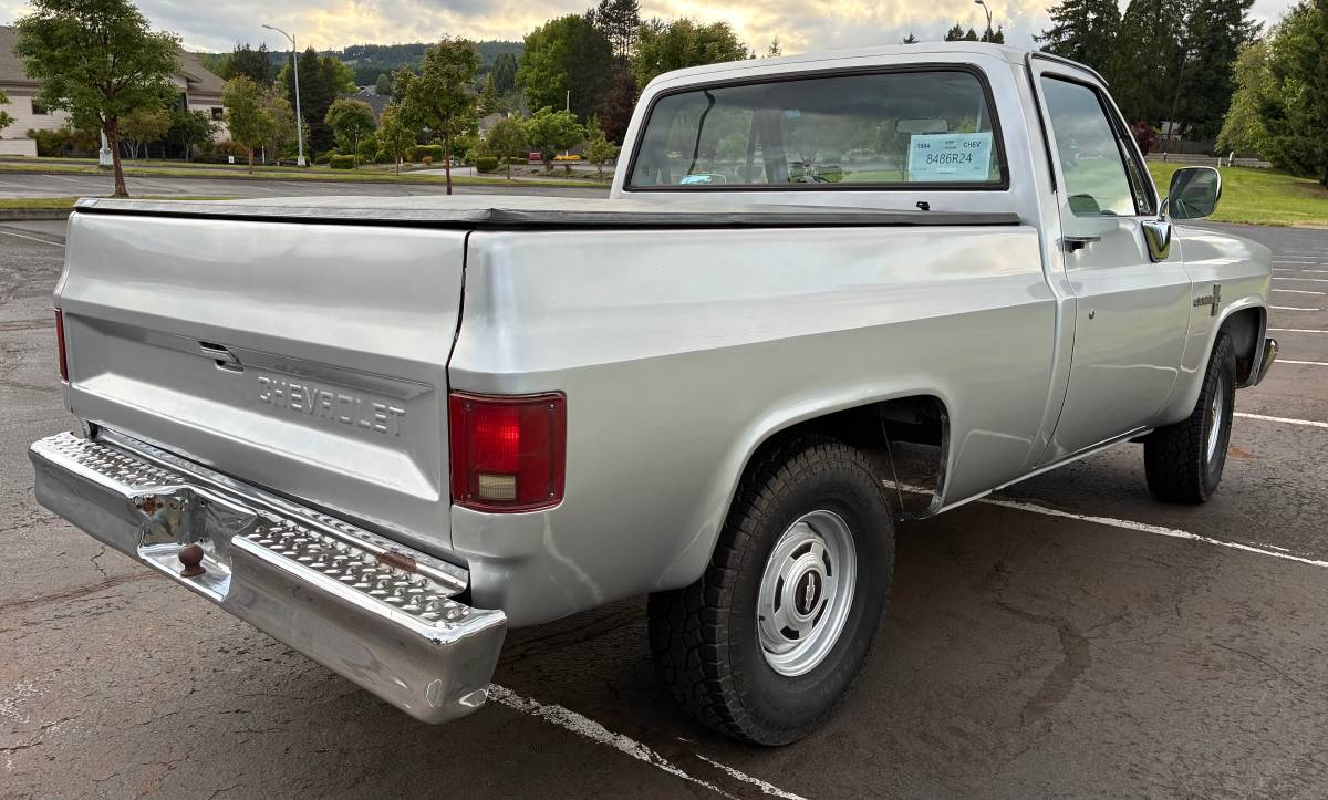 Chevy-c10-truck-1984-silver-4
